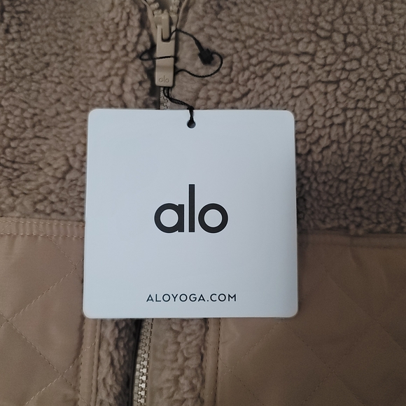 ALO Yoga Sherpa Edge Bomber Jacket NWT In Chai Latte - Picture 3 of 8